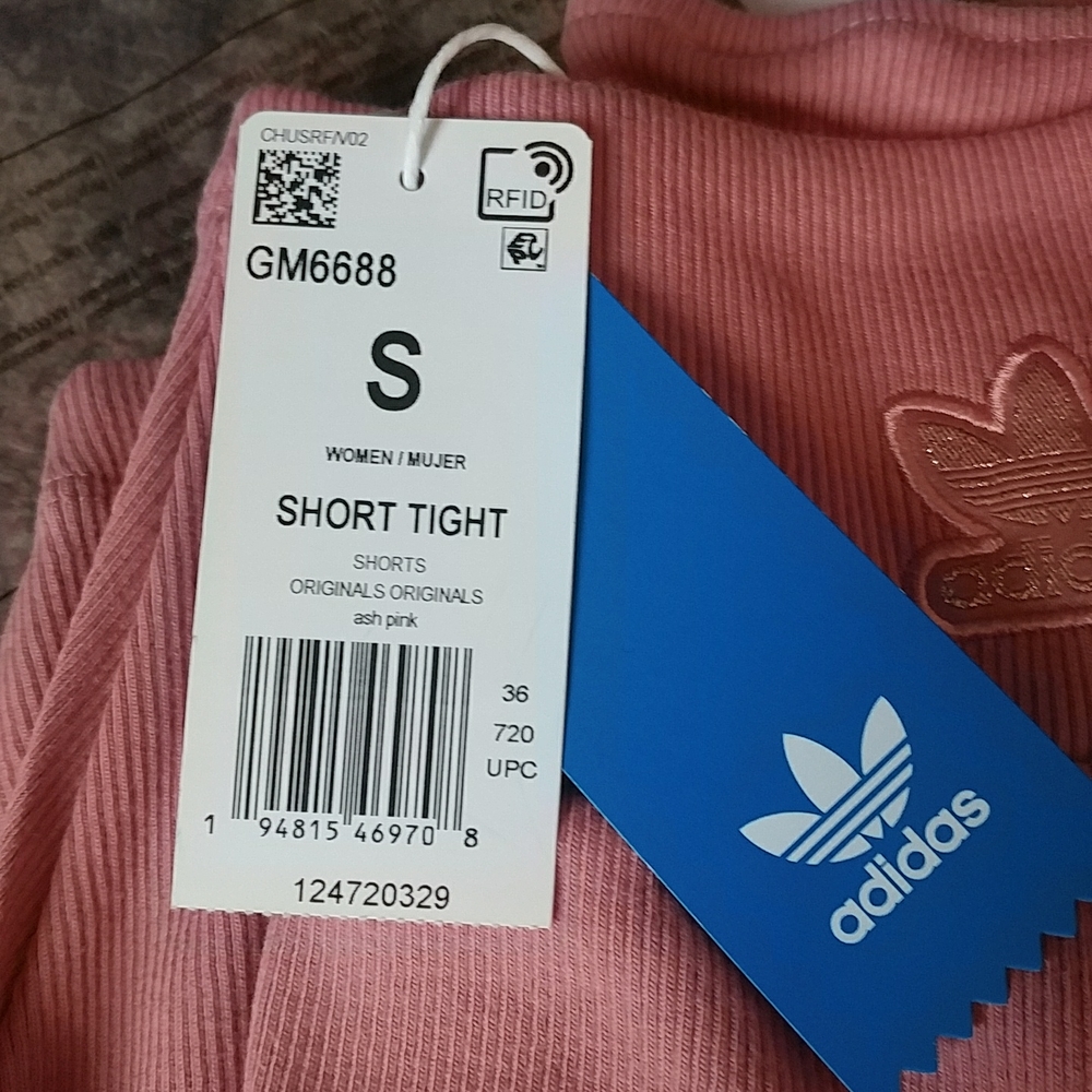 Adidas shorts in ash pink - Picture 11 of 11